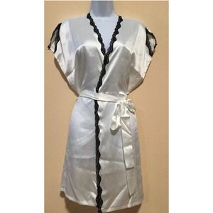 Victorias Secret LIMITED EDITION BOMBSHELL Lg Satin Short Robe Lace Trim